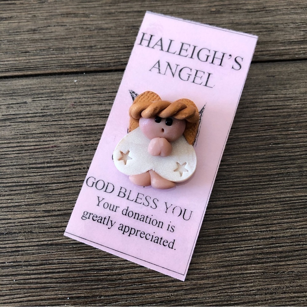 Vintage Handmade Clay Angel pin - Picture 2 of 3